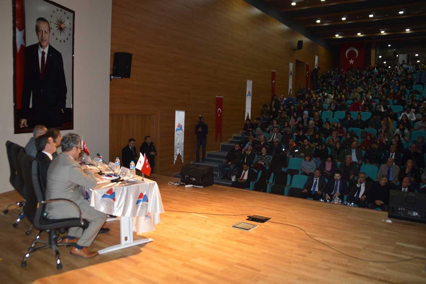 Ağrı Dağı'nın önemi panelle anlatıldı Ağrı Dağı'nın önemi panelle anlatıldı